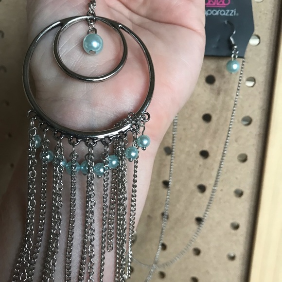 Long silver necklace with dbl rings & blue pearls